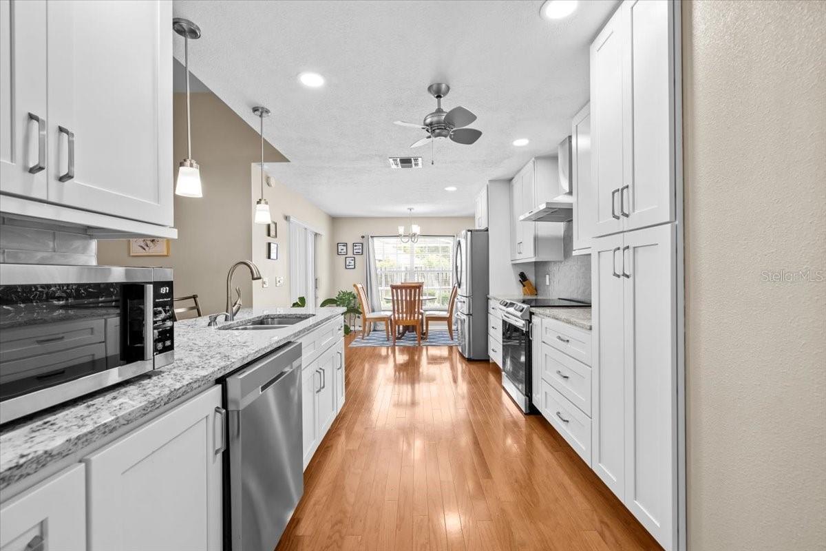 Listing photo id 8 for 5405 El Cerro Drive