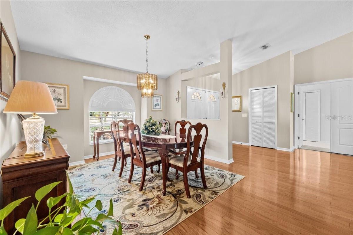 Listing photo id 4 for 5405 El Cerro Drive
