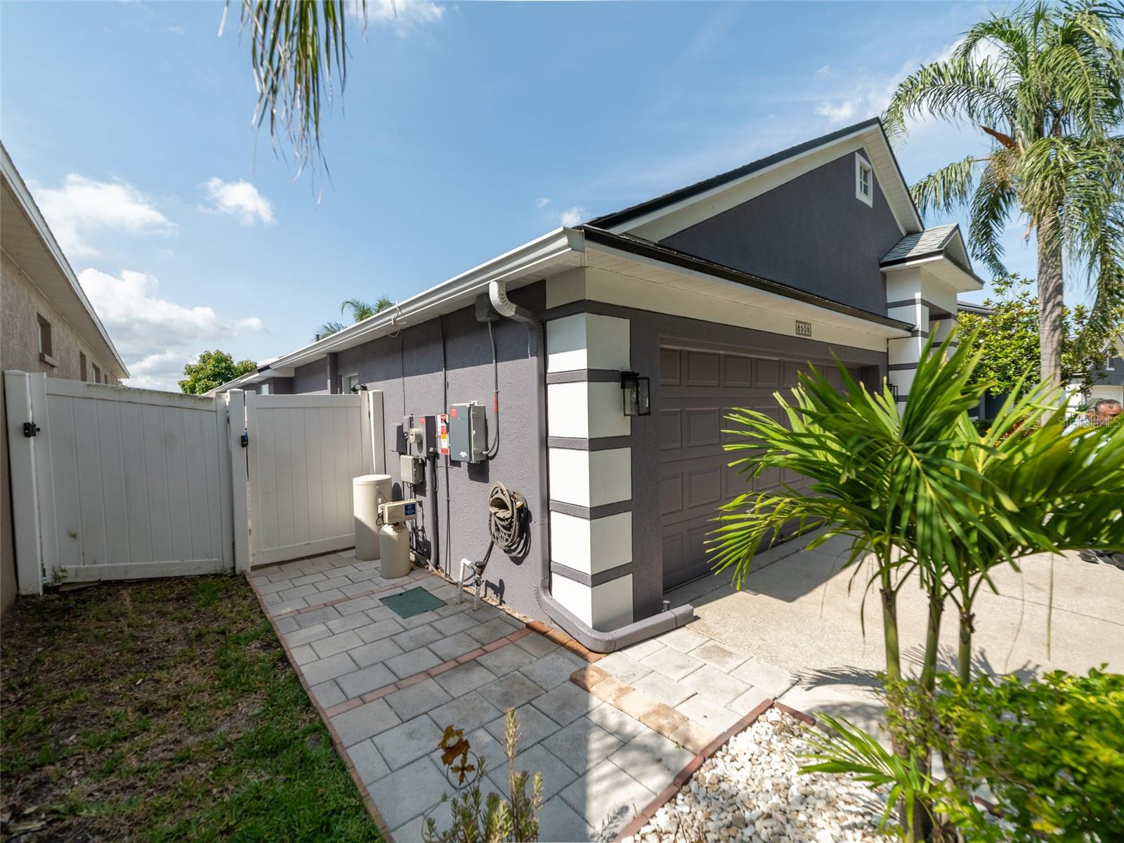 Image 4 of 52 For 8508 Canterbury Lake Boulevard