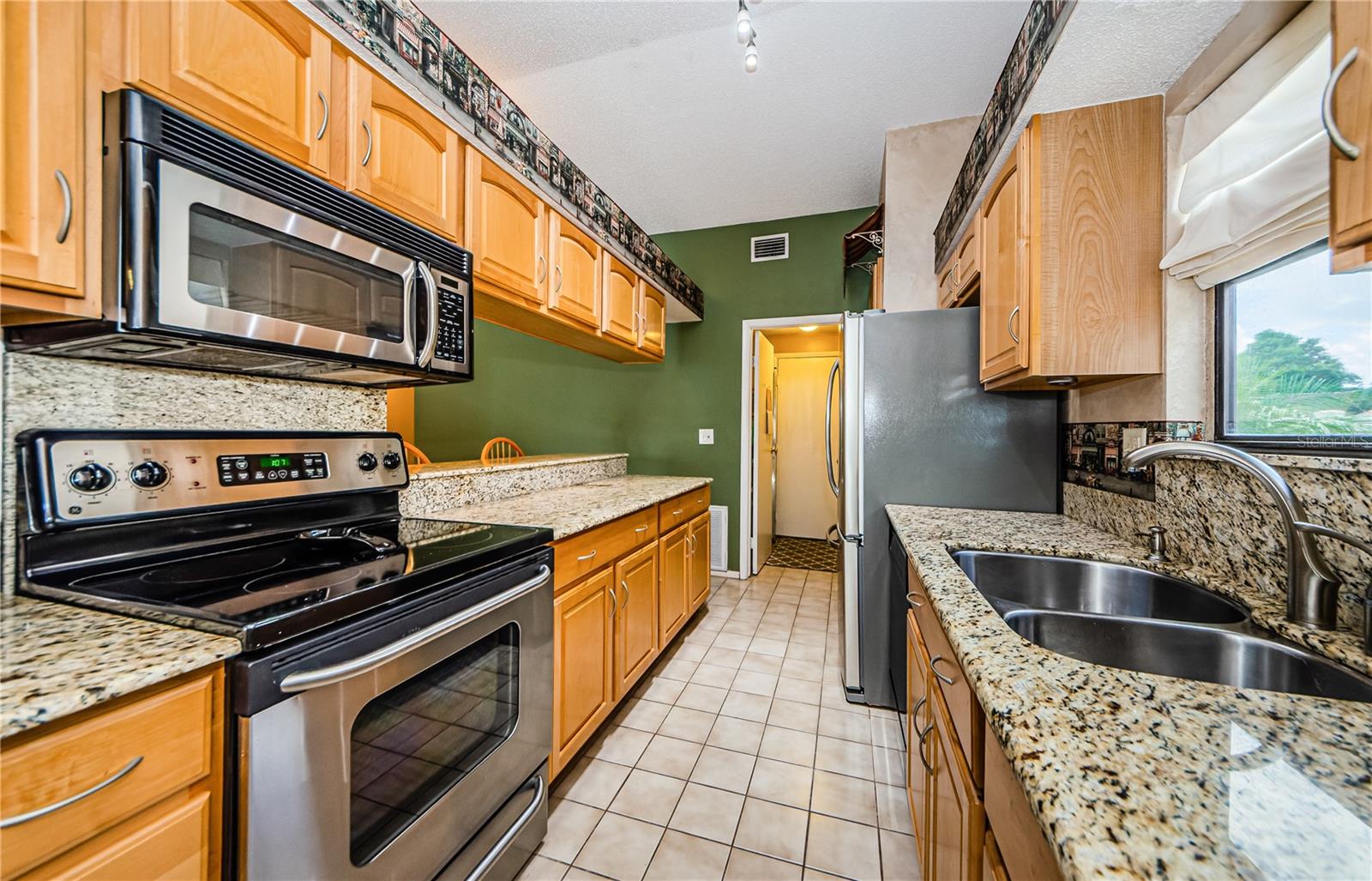 Image 18 of 52 For 699 Merlins Court