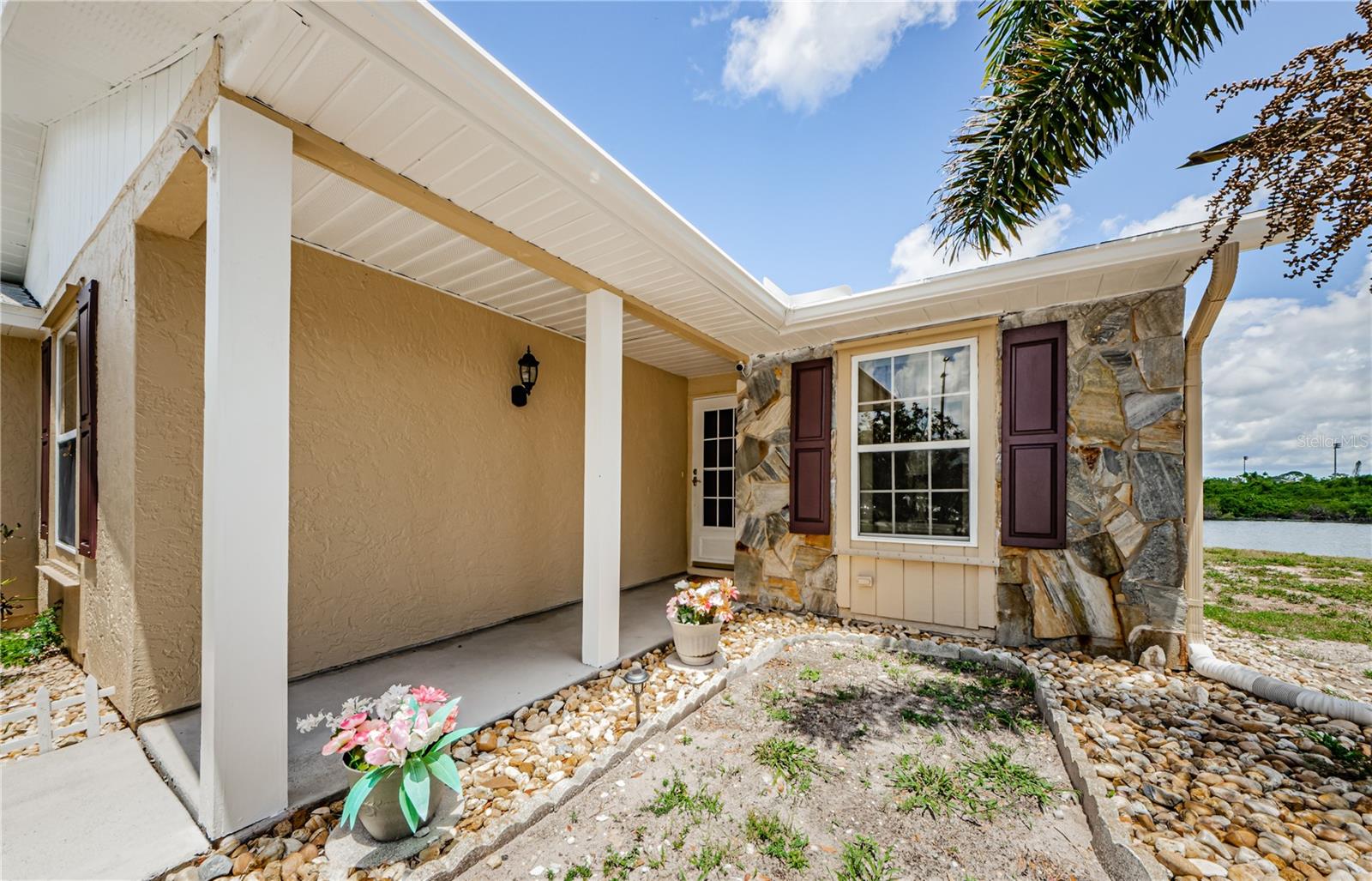 Image 7 of 52 For 699 Merlins Court