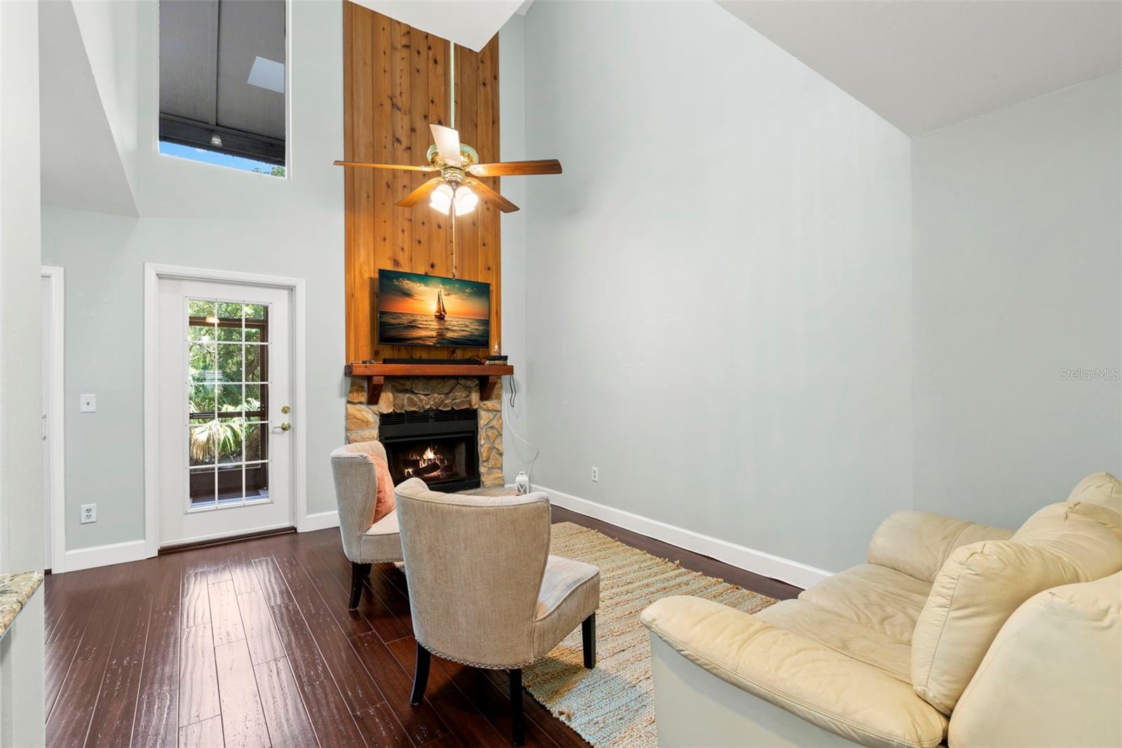 Listing photo id 9 for 2033 Arbor Drive