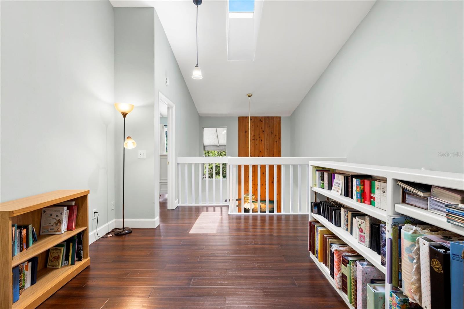 Listing photo id 13 for 2033 Arbor Drive