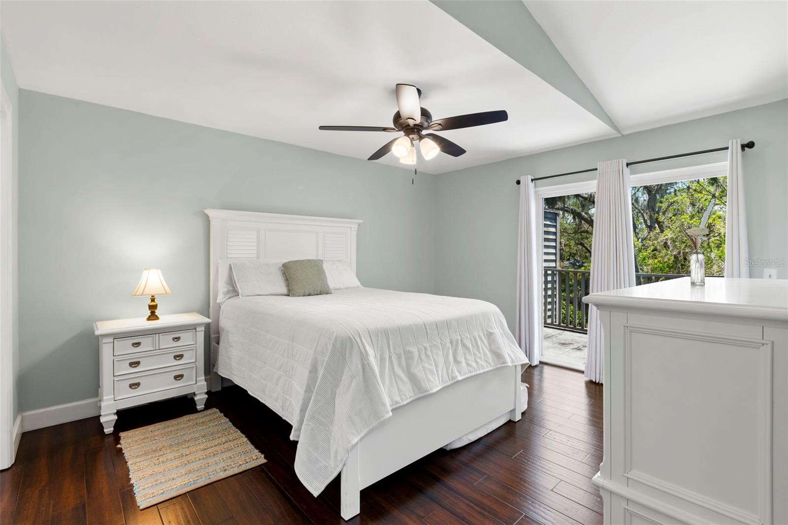 Listing photo id 15 for 2033 Arbor Drive