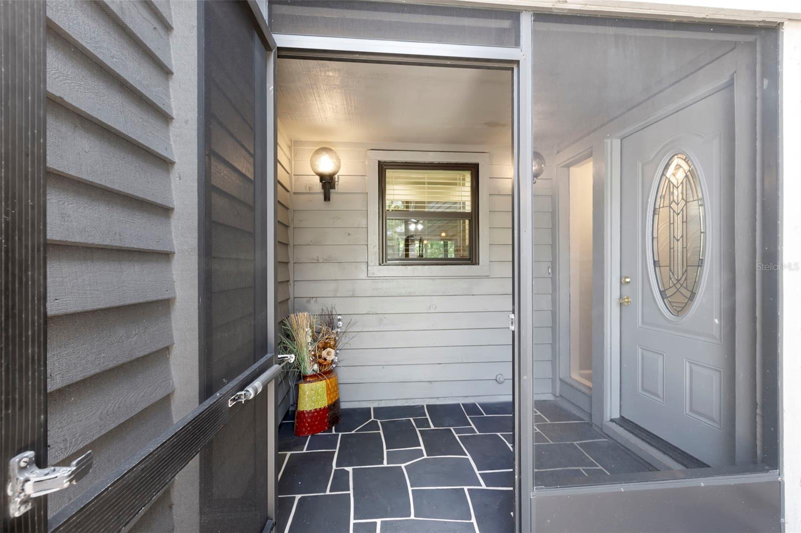 Listing photo id 0 for 2033 Arbor Drive
