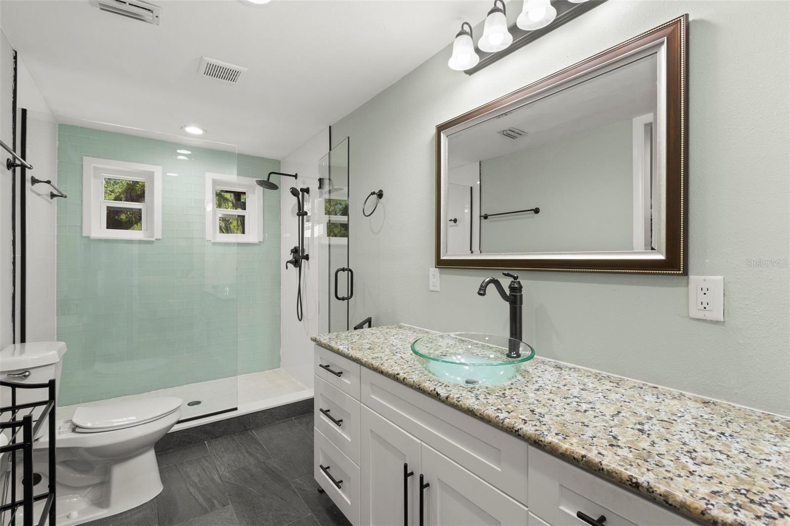 Listing photo id 18 for 2033 Arbor Drive
