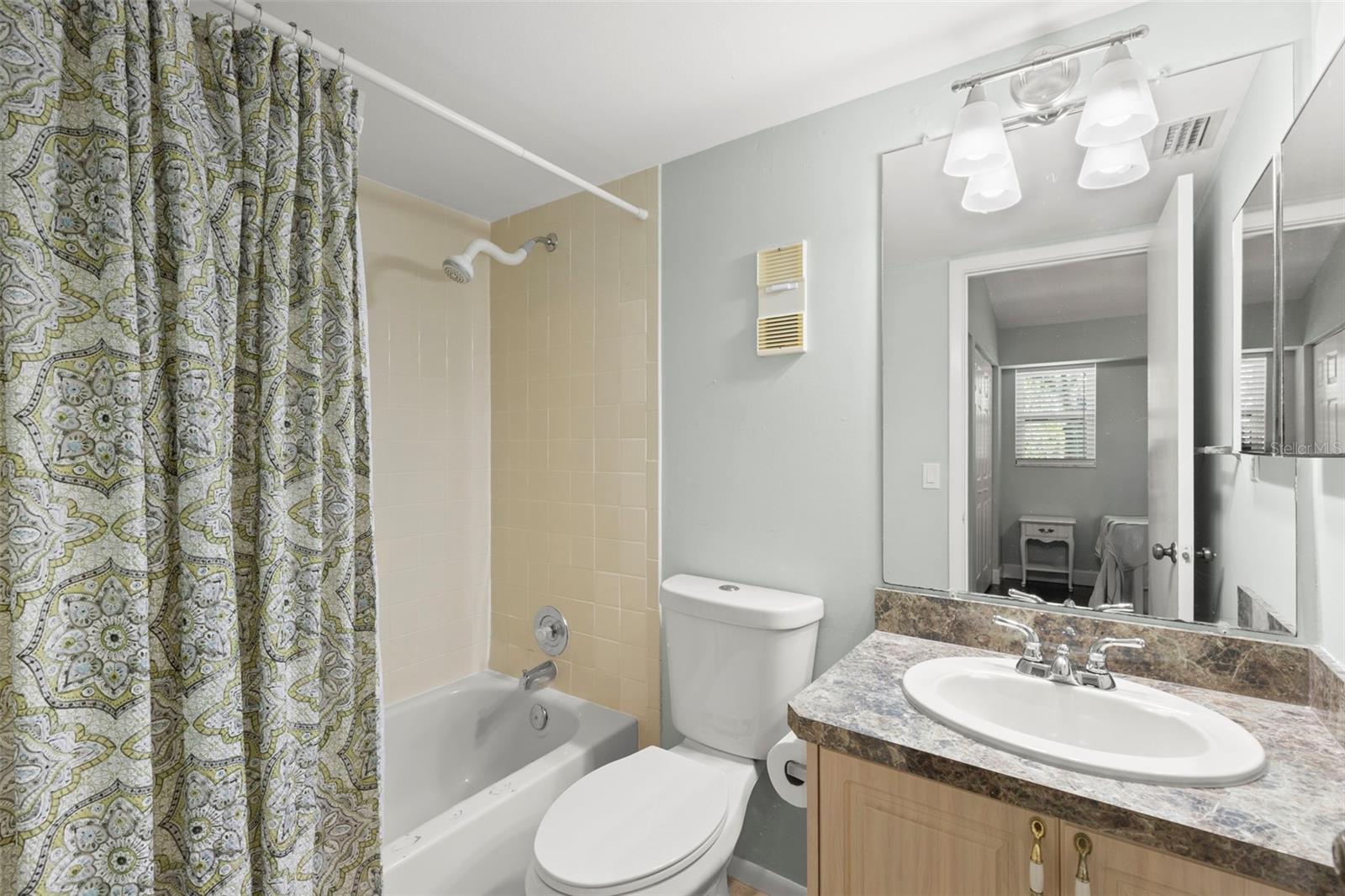 Listing photo id 23 for 2033 Arbor Drive