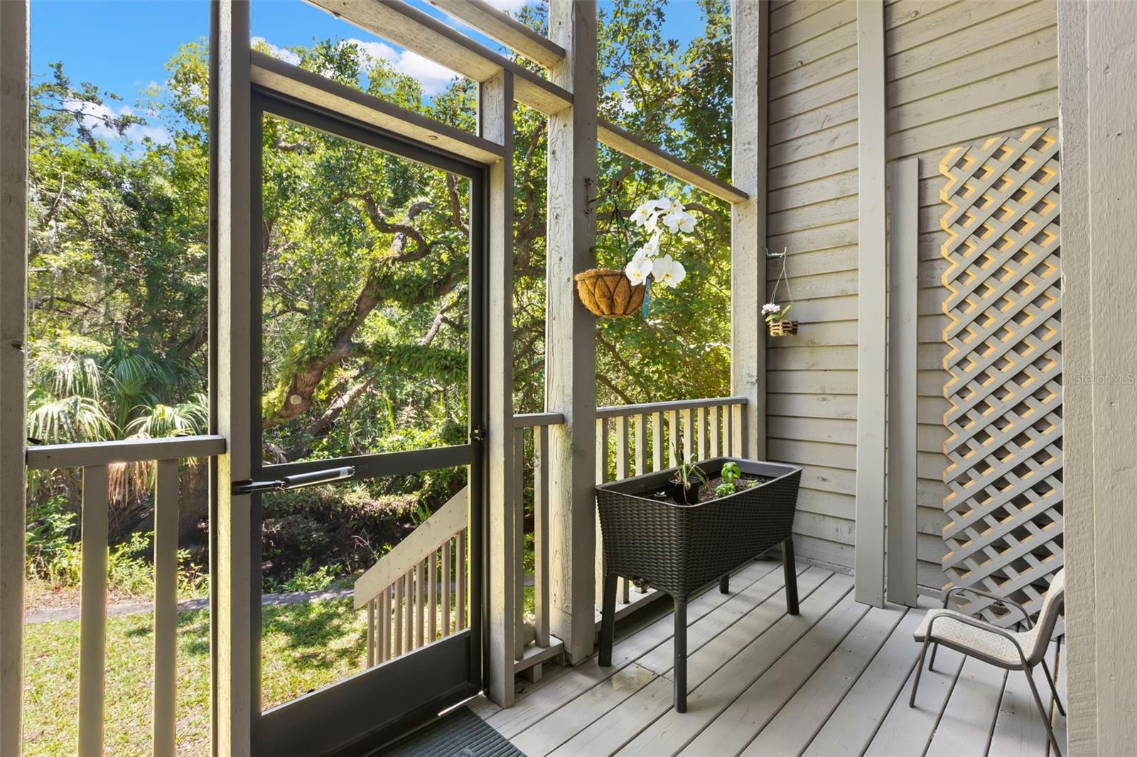 Listing photo id 25 for 2033 Arbor Drive