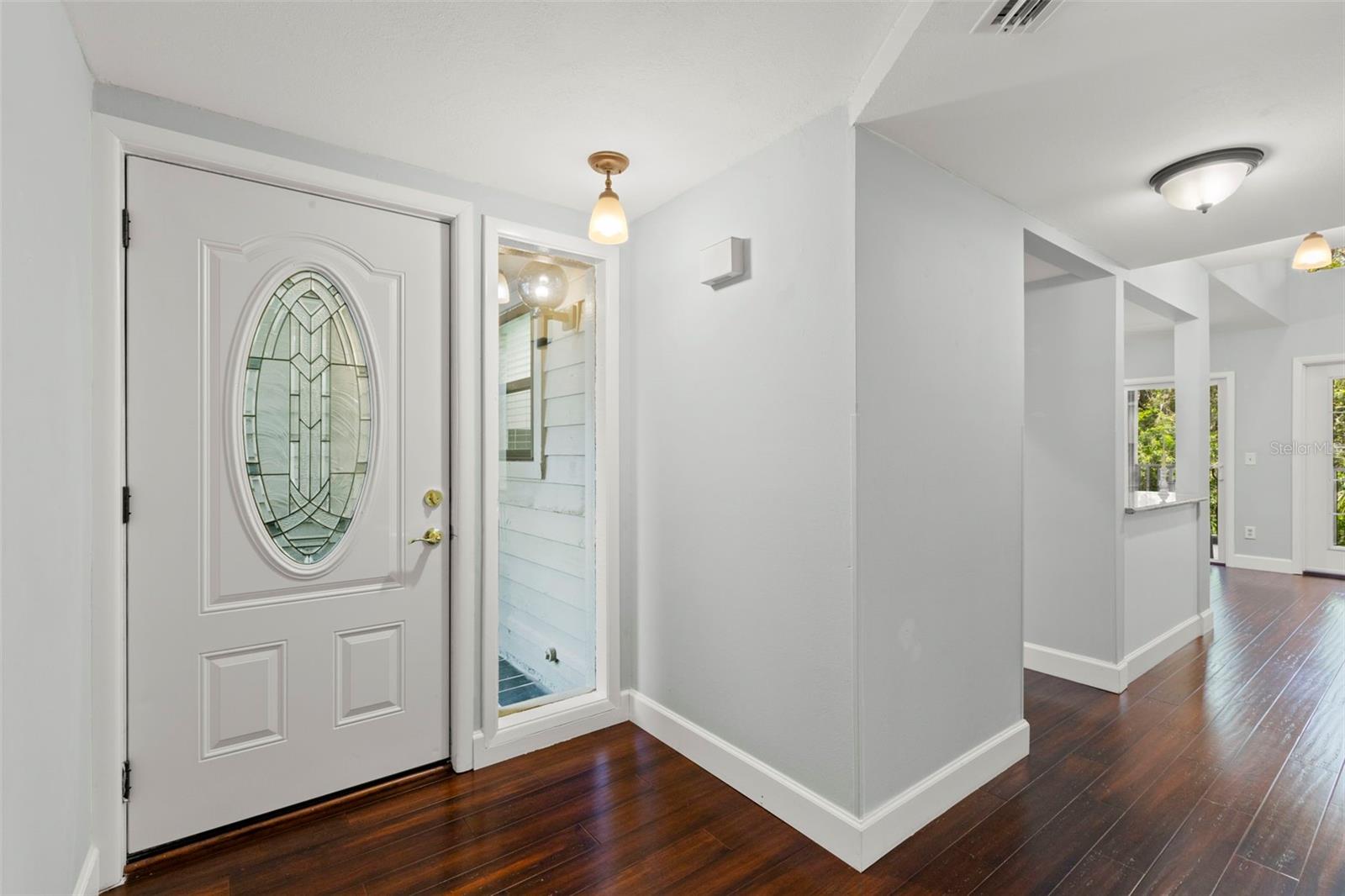 Listing photo id 1 for 2033 Arbor Drive