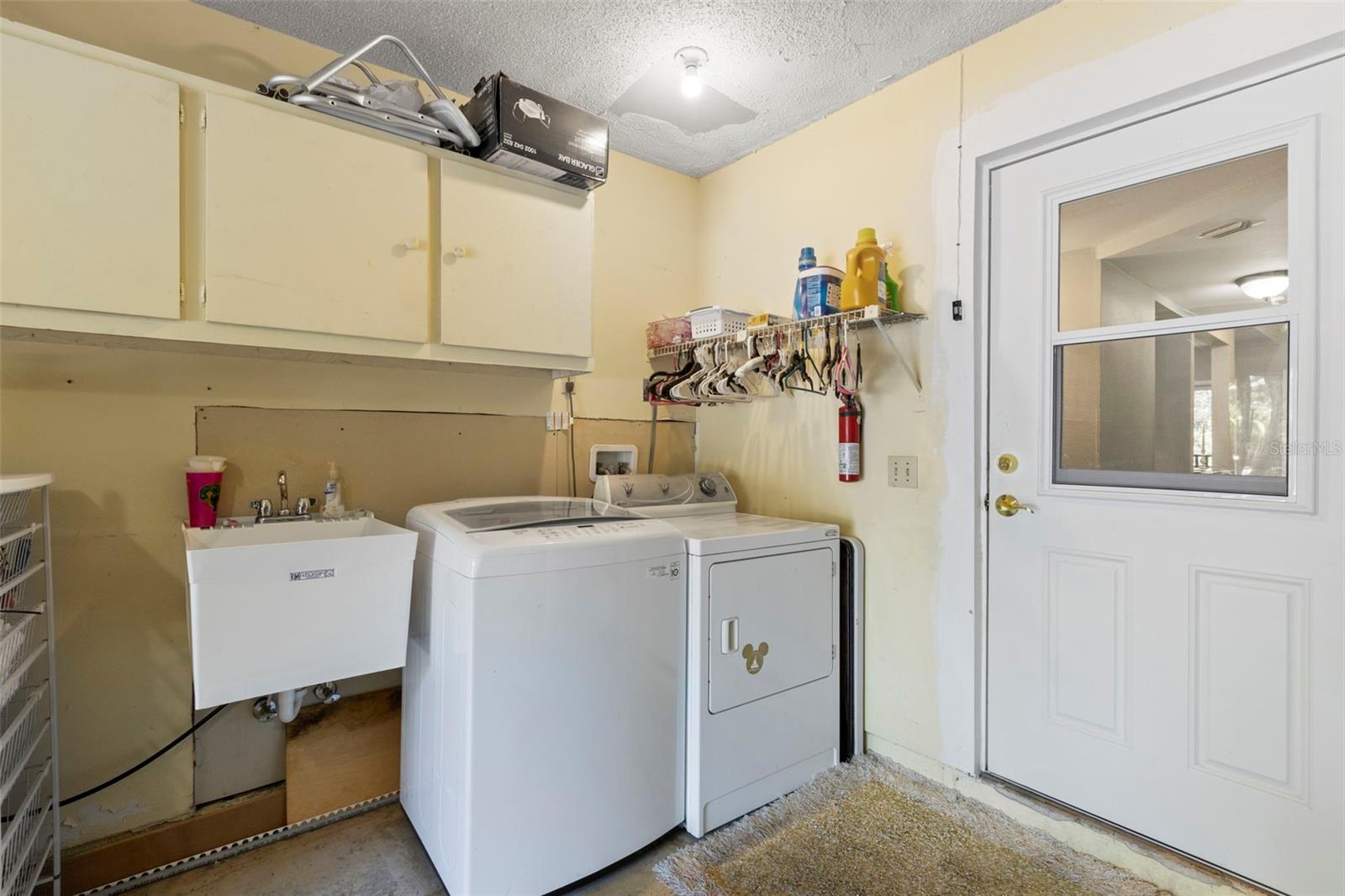 Listing photo id 28 for 2033 Arbor Drive