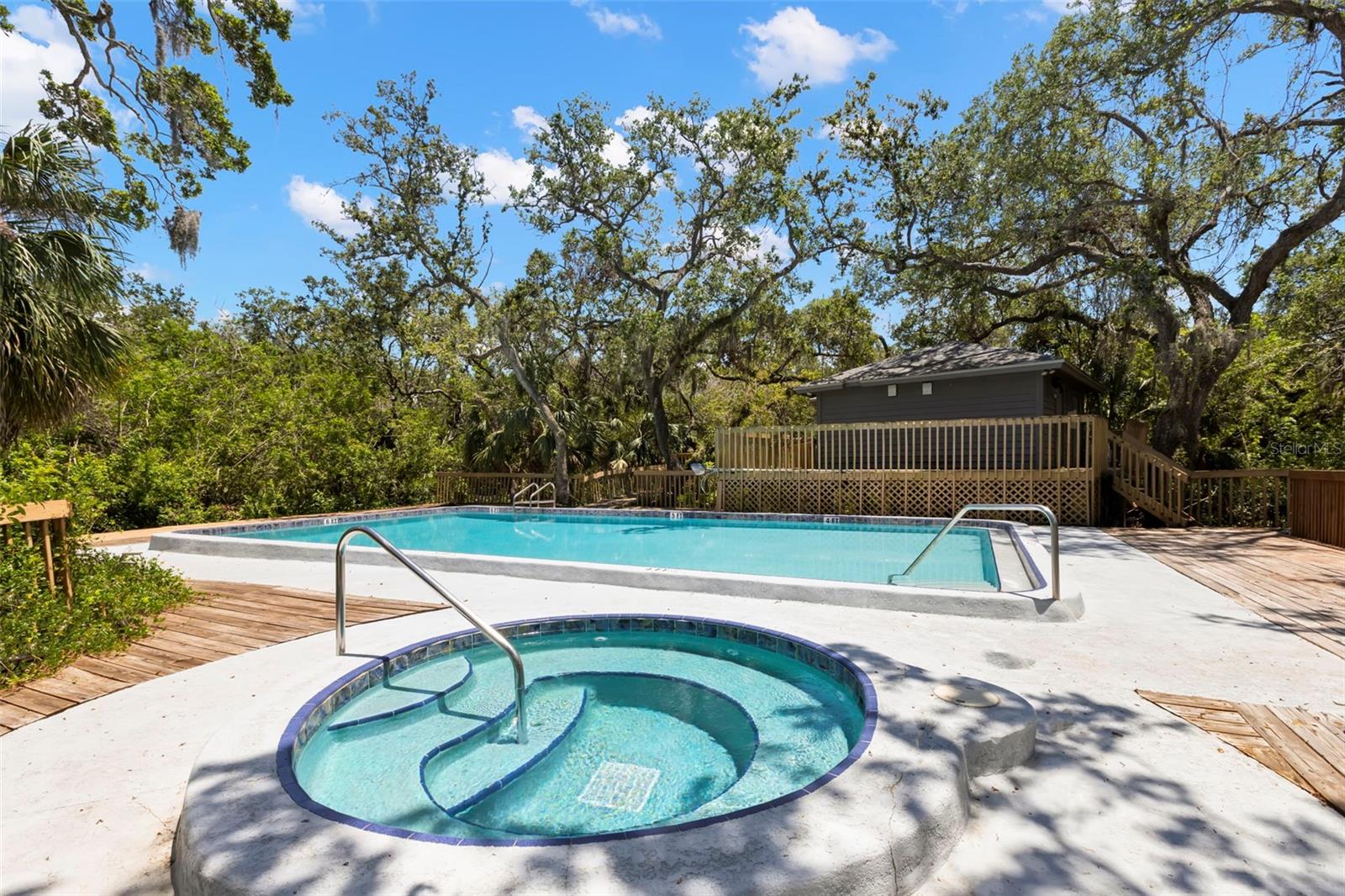 Listing photo id 30 for 2033 Arbor Drive