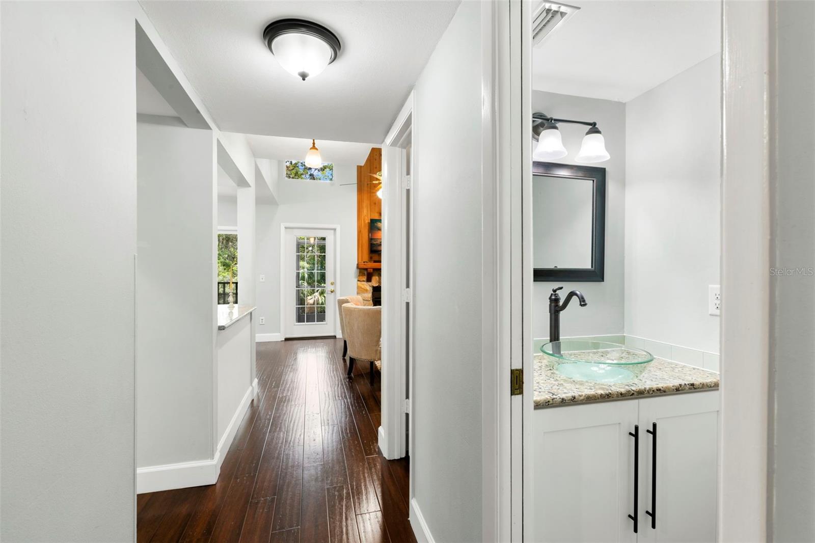 Listing photo id 2 for 2033 Arbor Drive