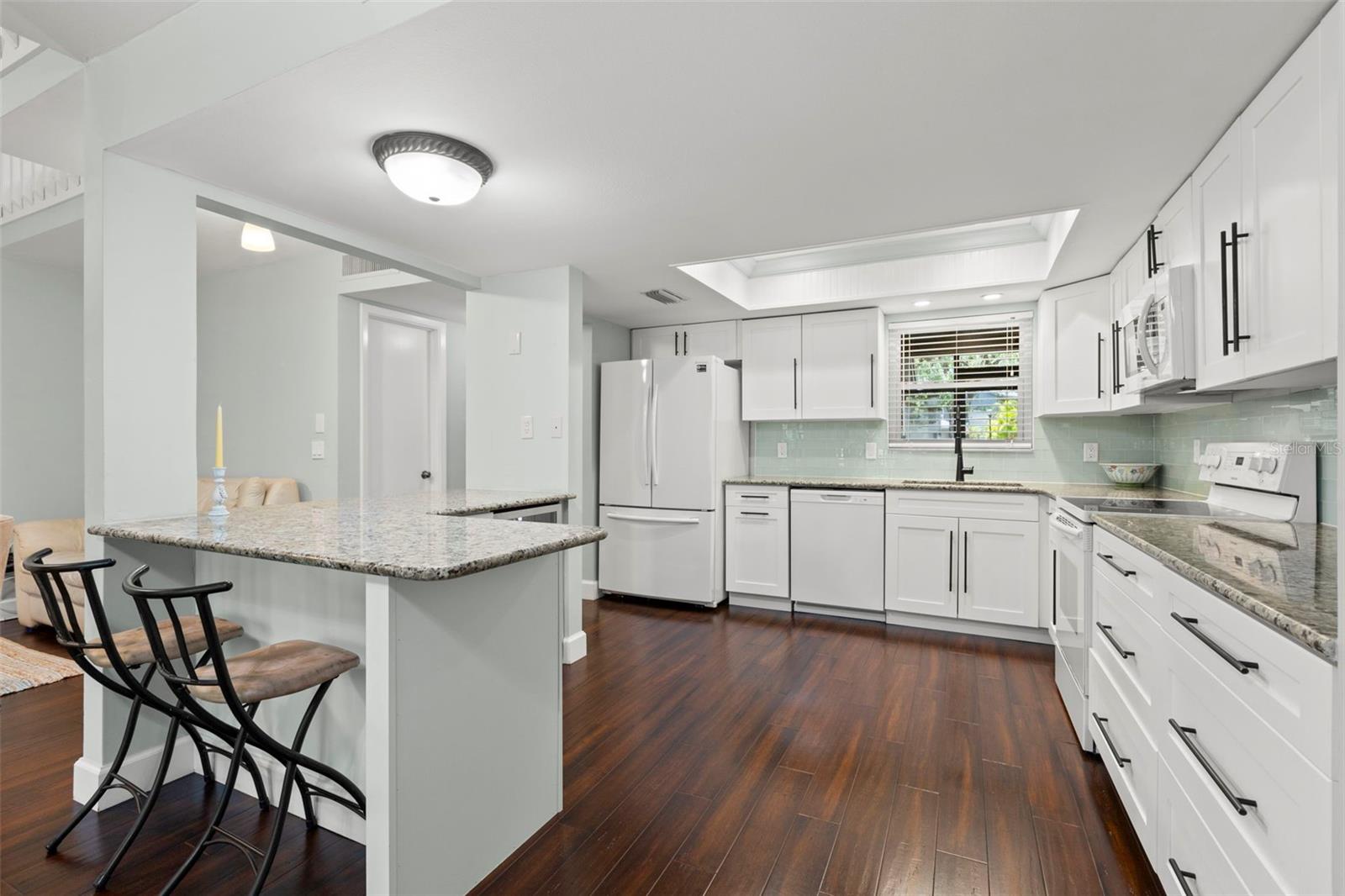 Listing photo id 4 for 2033 Arbor Drive