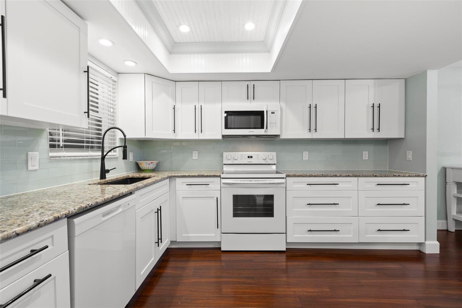 Listing photo id 5 for 2033 Arbor Drive