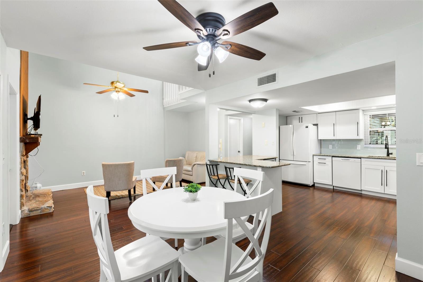 Listing photo id 7 for 2033 Arbor Drive