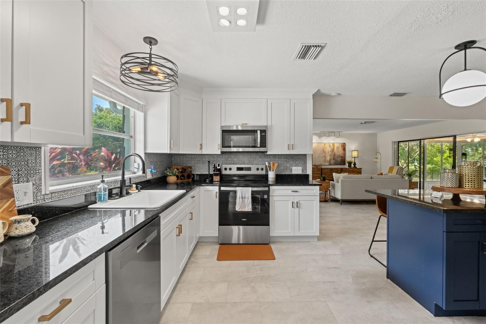 Image 20 of 49 For 1240 Harbor Lake Dr