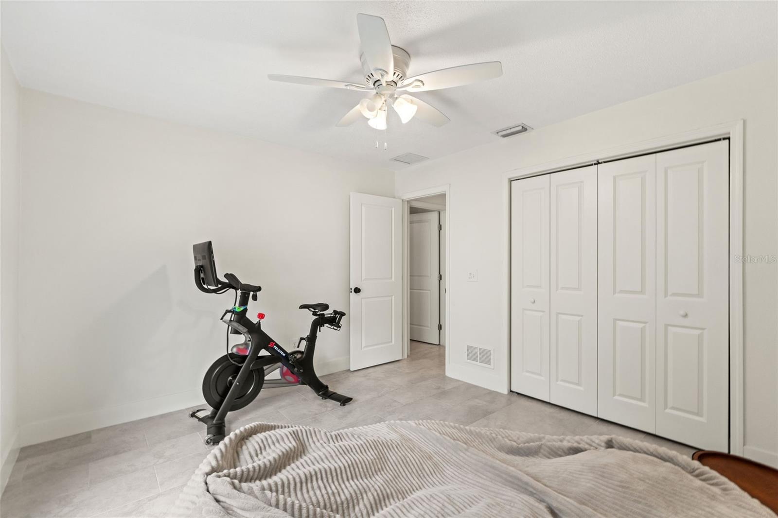 Image 32 of 49 For 1240 Harbor Lake Dr