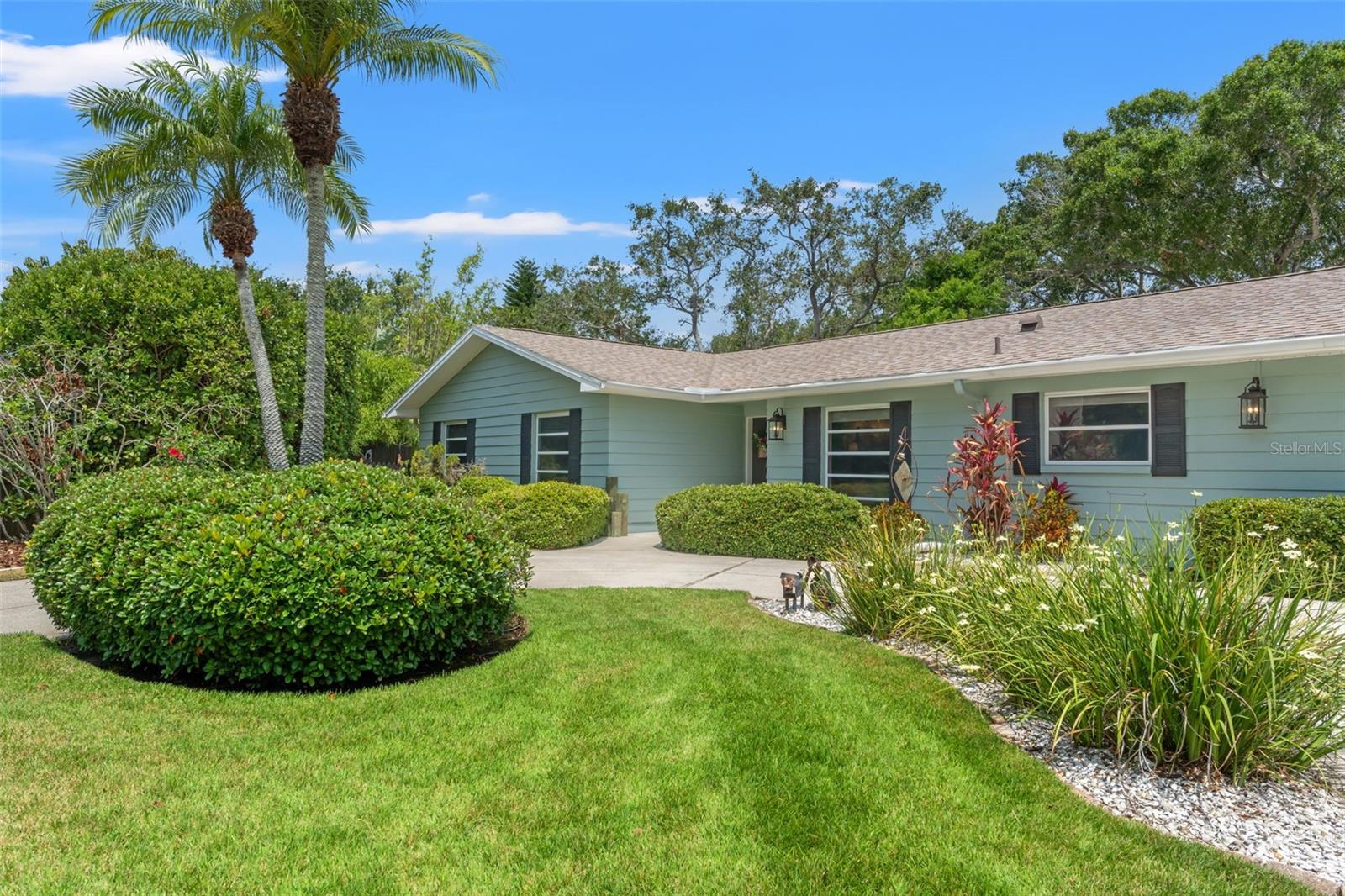 Image 4 of 49 For 1240 Harbor Lake Dr