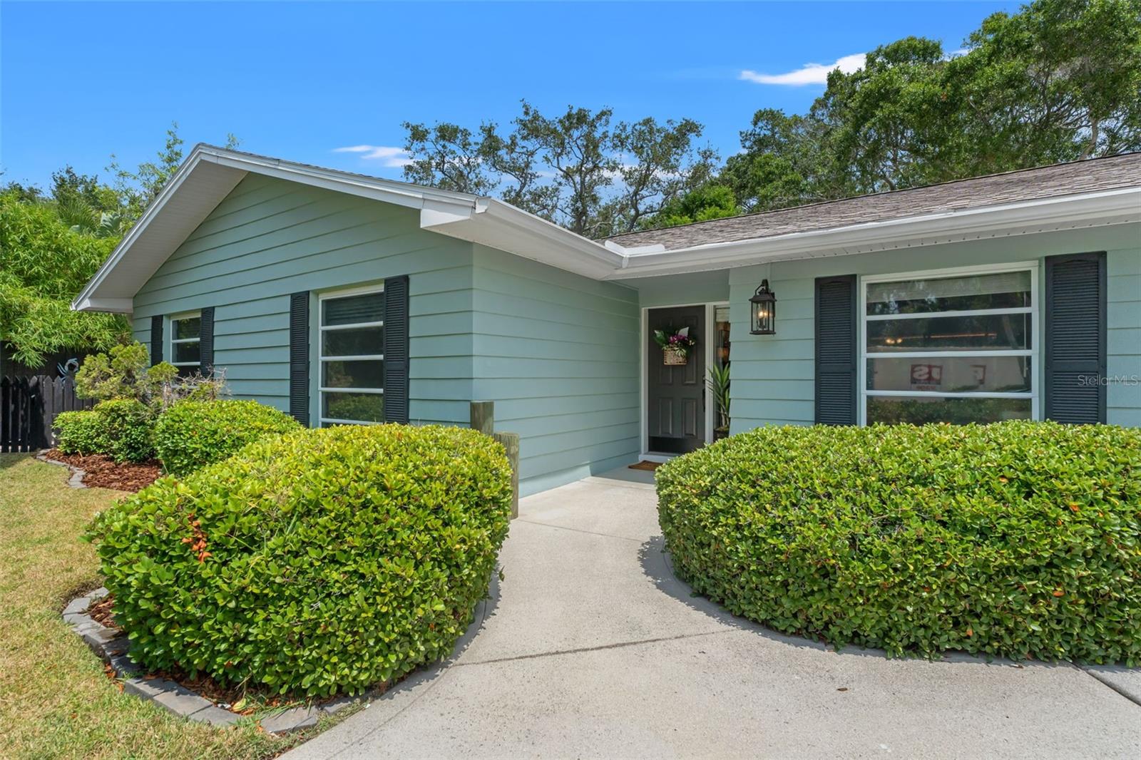 Image 5 of 49 For 1240 Harbor Lake Dr