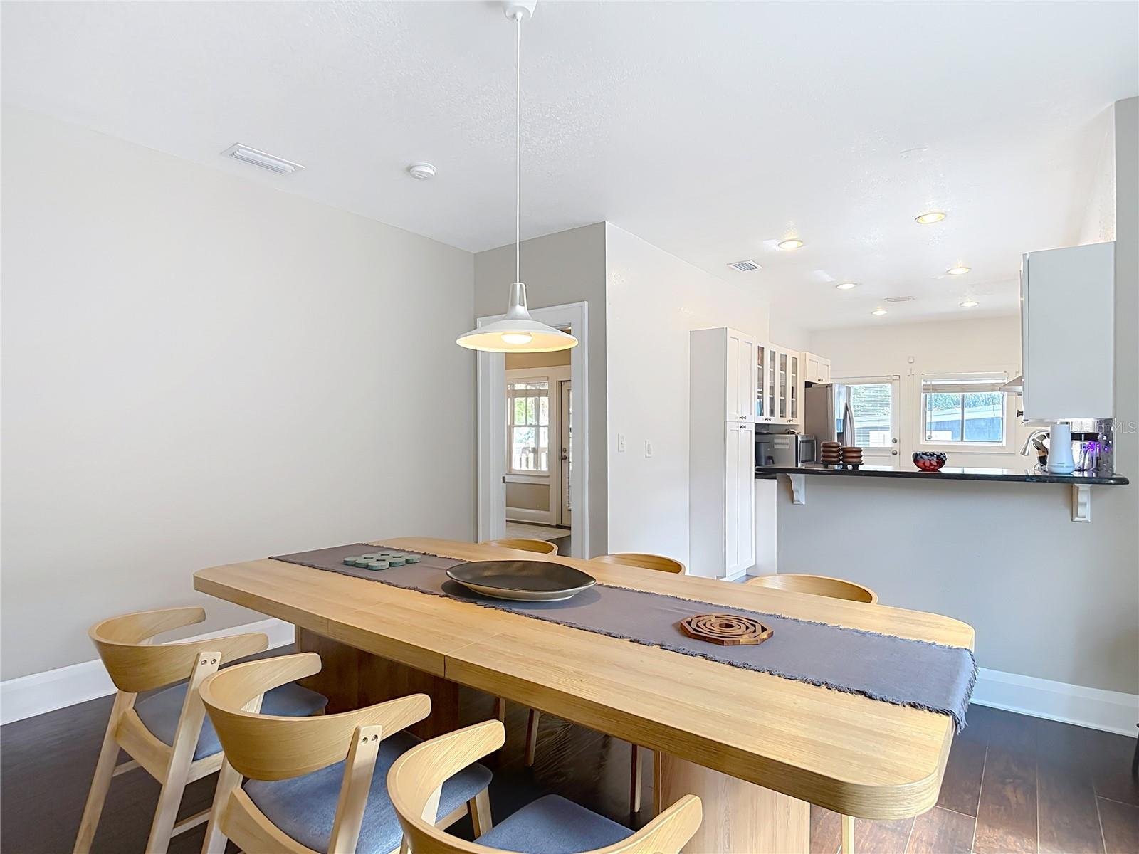 Image 14 of 47 For 207 Chelsea Street
