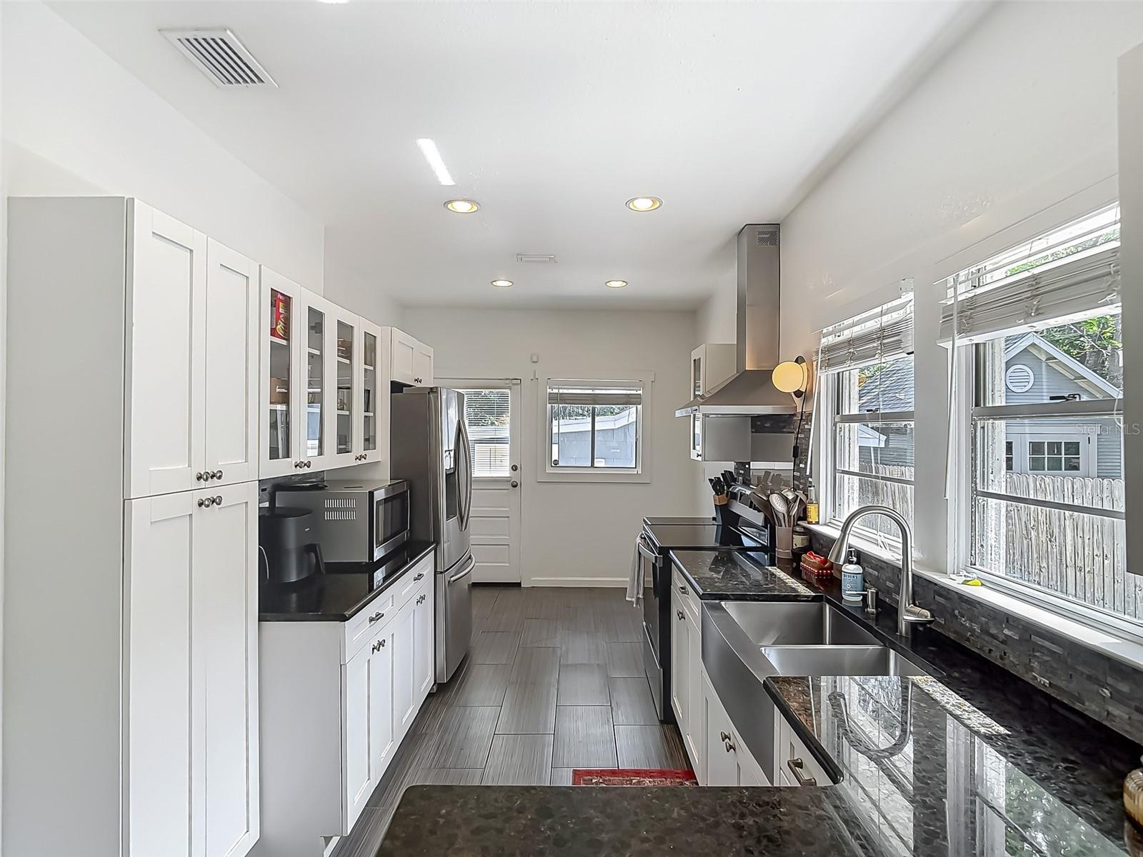 Image 15 of 47 For 207 Chelsea Street