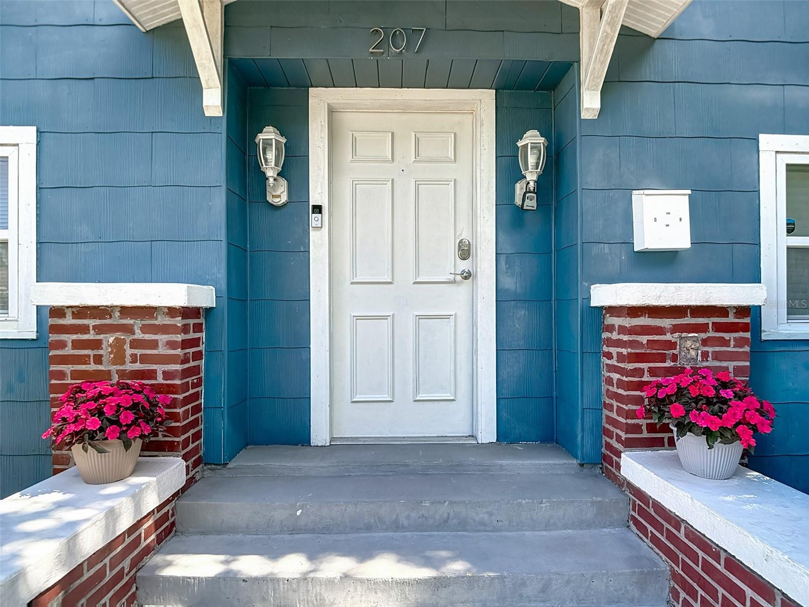 Image 2 of 47 For 207 Chelsea Street