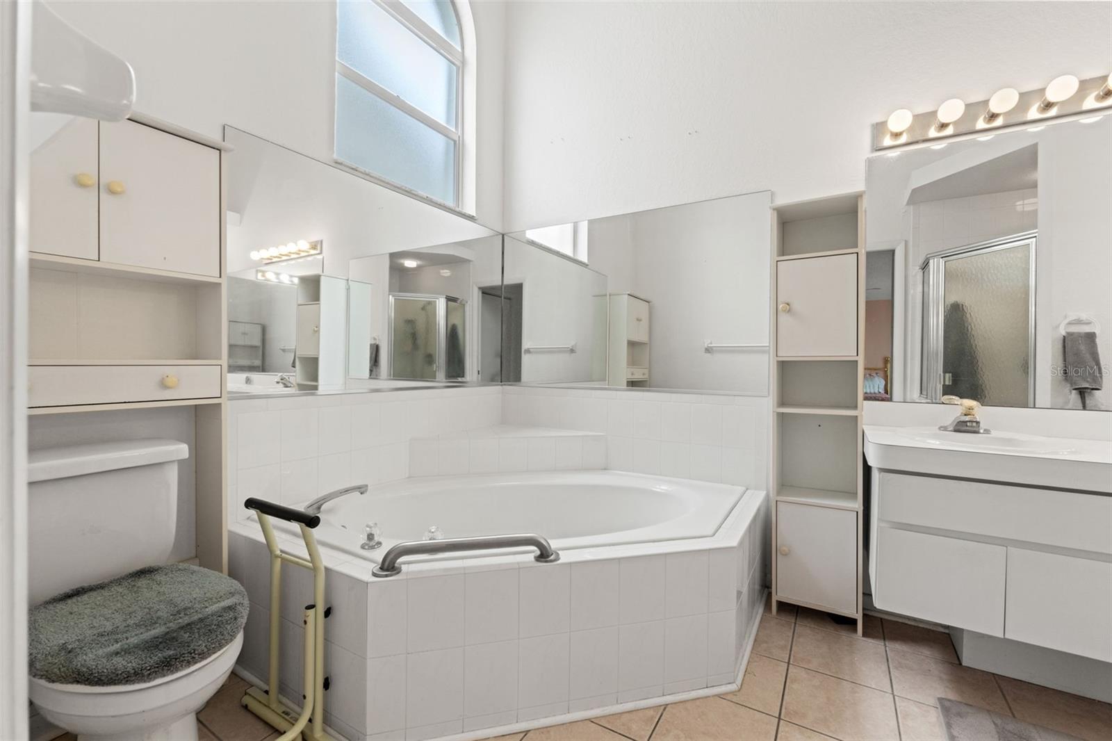 Image 17 of 32 For 9188 Rhett Lane