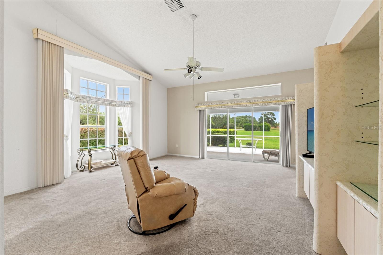 Image 5 of 32 For 9188 Rhett Lane