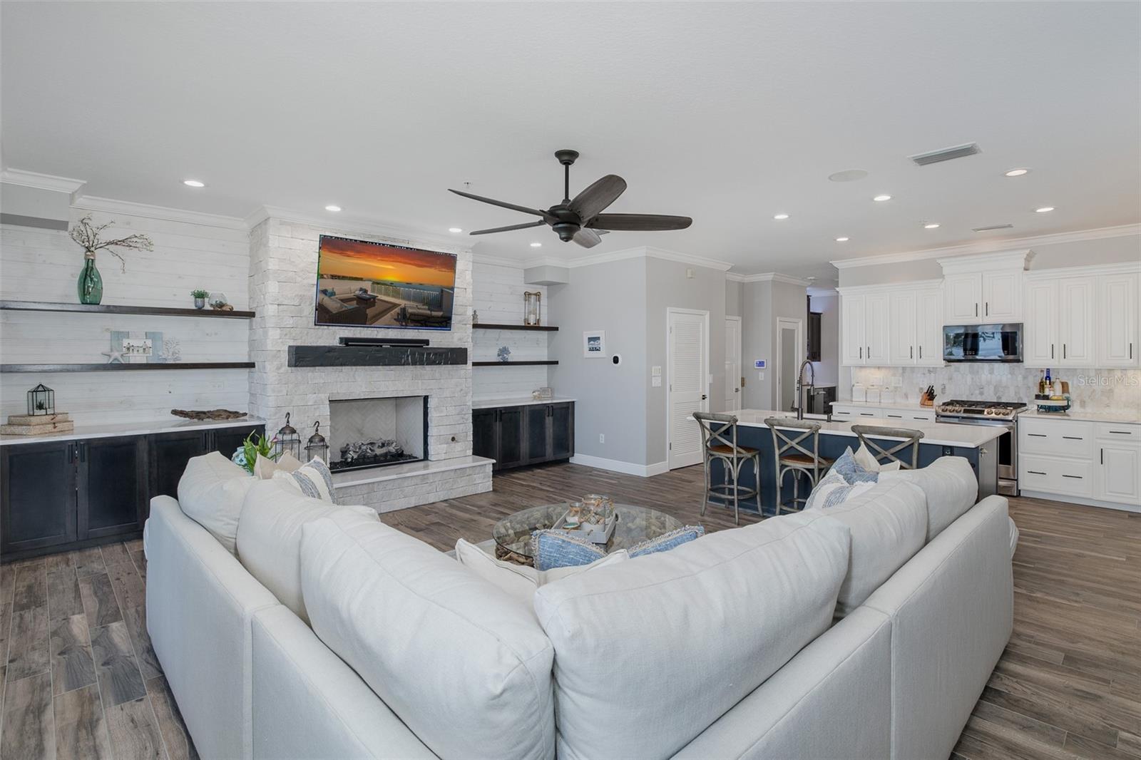 Image 20 of 49 For 2750 Reserve Court 101