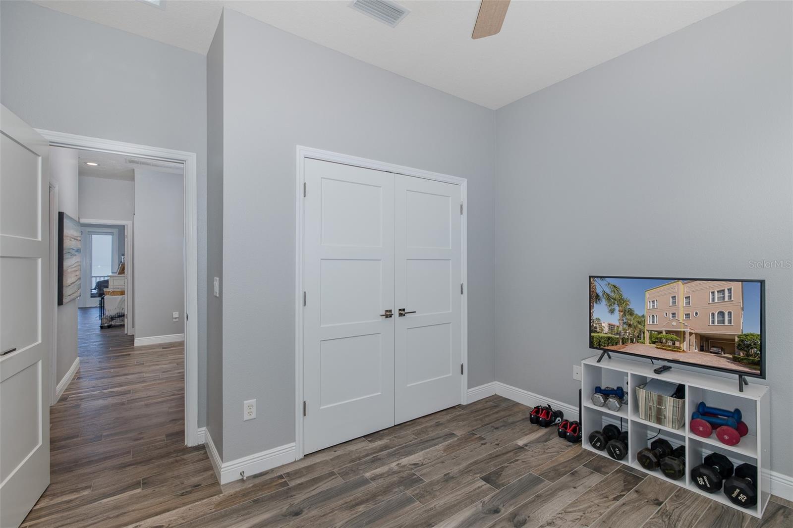 Image 36 of 49 For 2750 Reserve Court 101