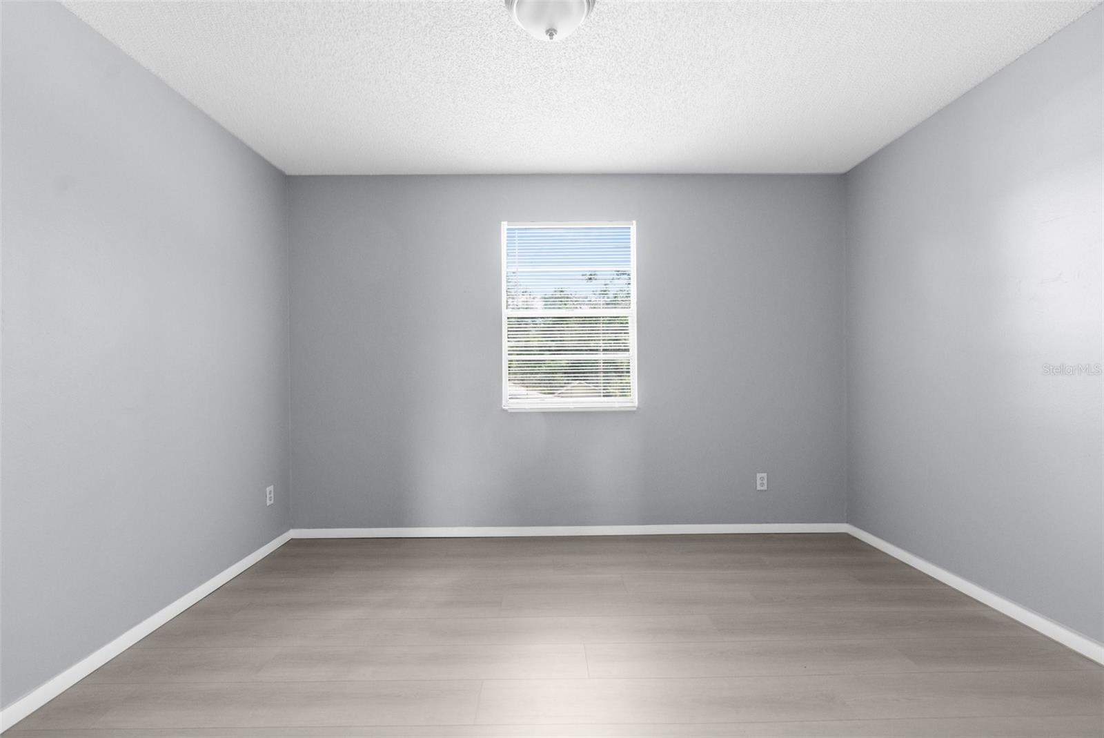 Listing photo id 18 for 6412 Diamond Street A And B
