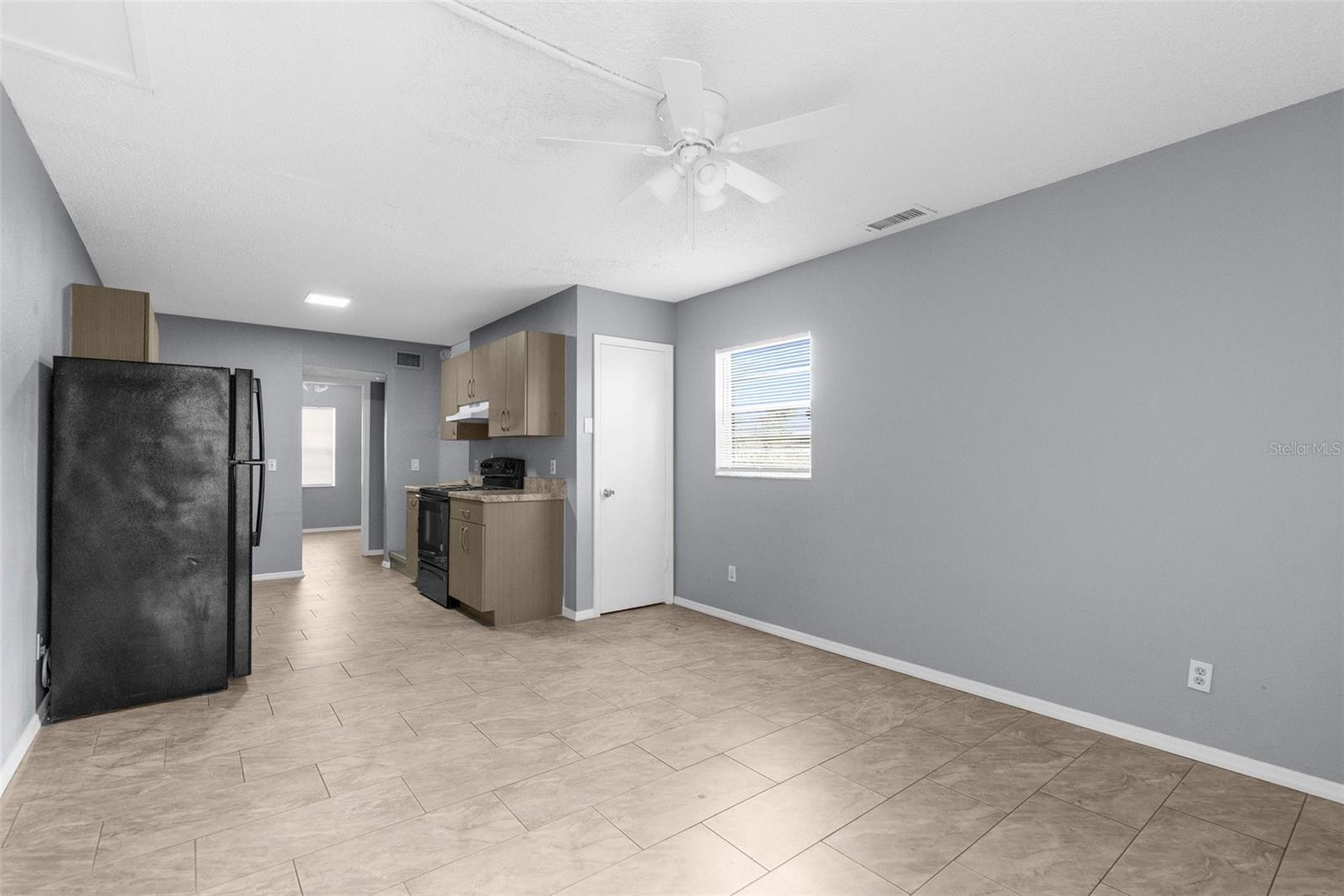 Image 5 of 24 For 6412 Diamond Street B
