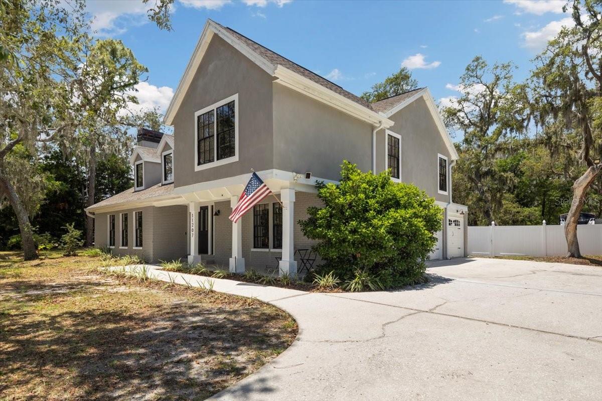 Listing photo id 3 for 11207 Donneymoor Drive