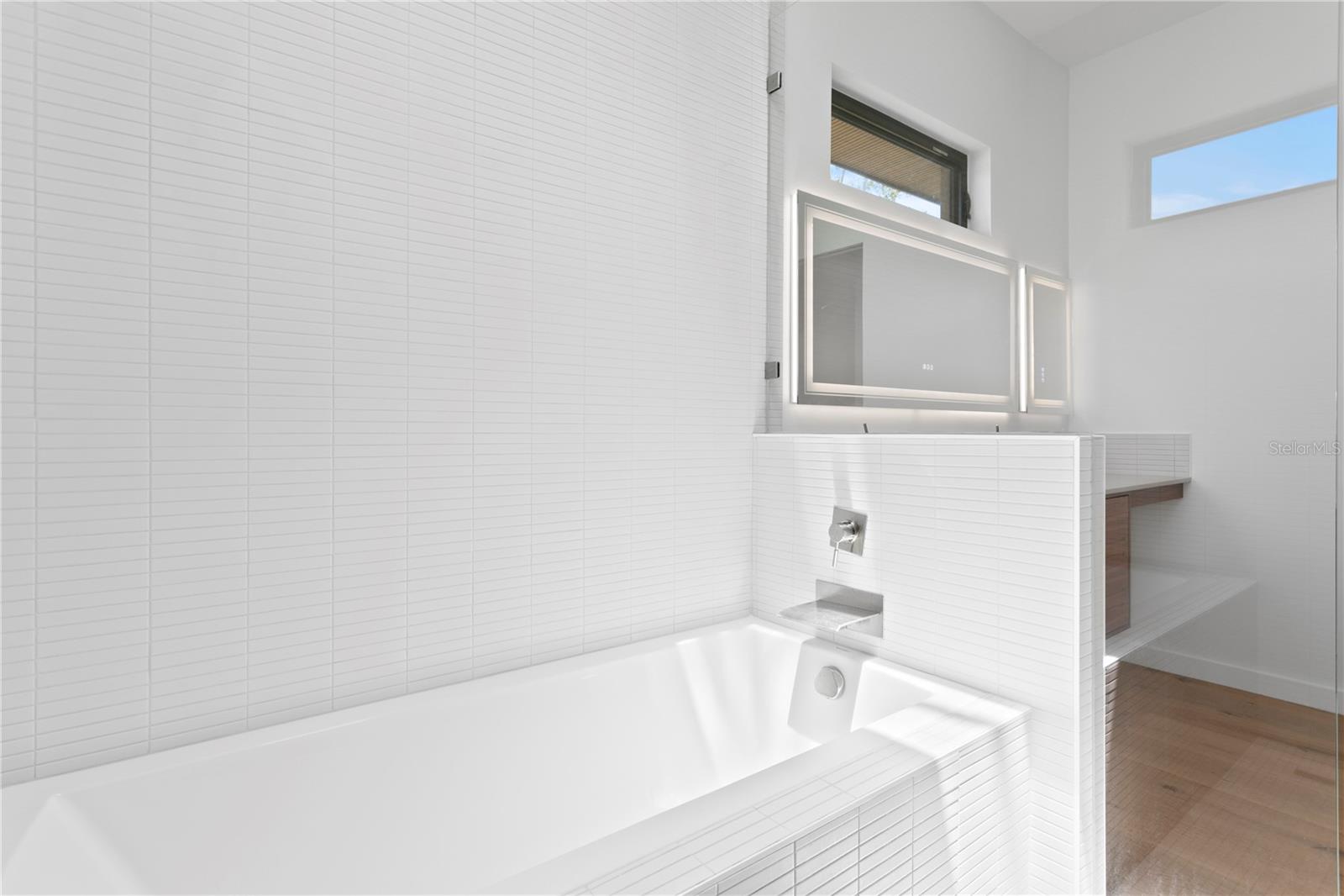 Image 15 of 49 For 500 38th Avenue Ne