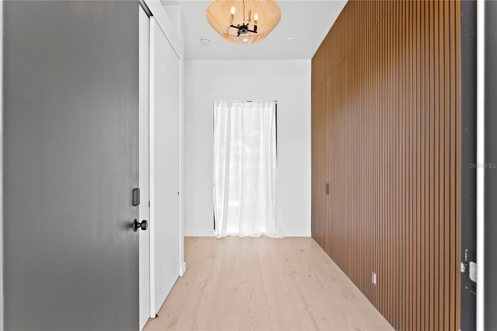 Image 7 of 49 For 500 38th Avenue Ne