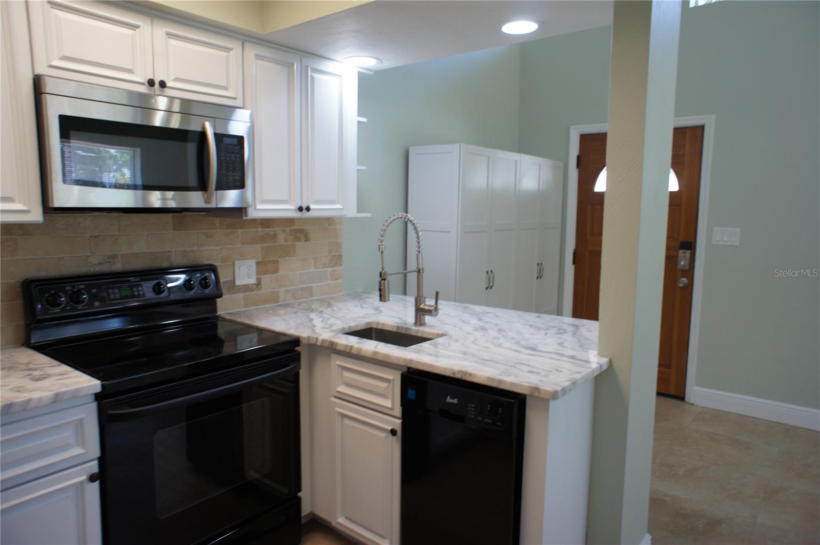 Image 10 of 58 For 212 8th Avenue S