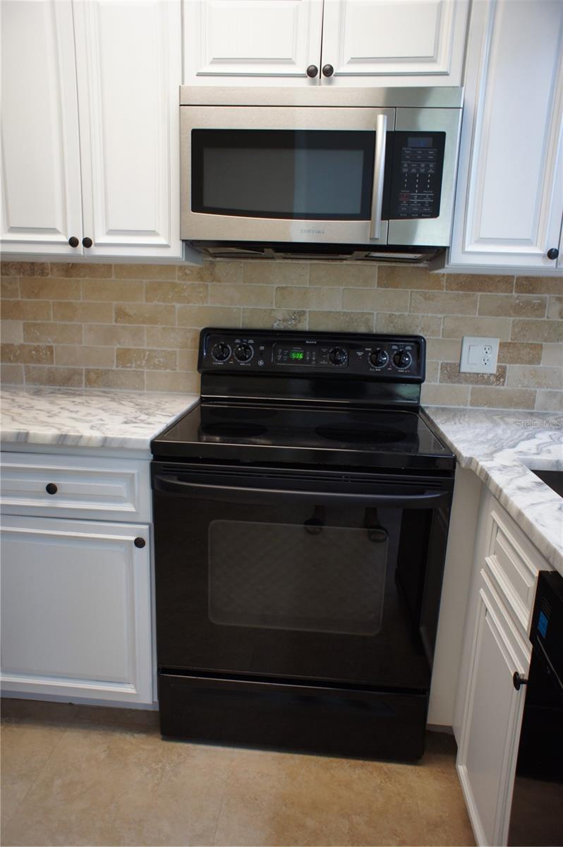 Image 11 of 58 For 212 8th Avenue S