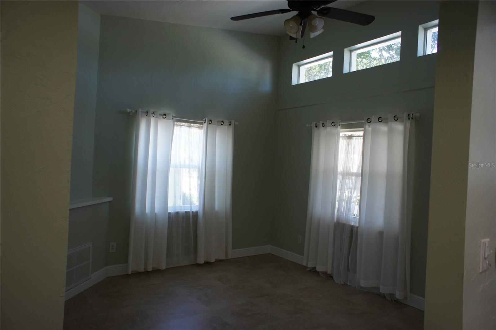 Image 33 of 58 For 212 8th Avenue S