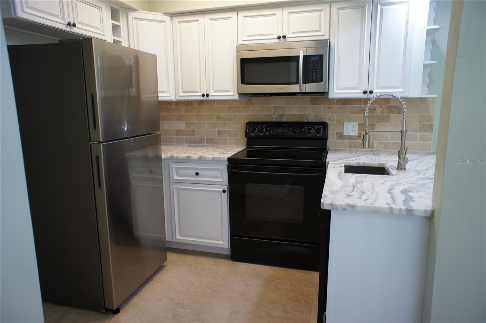 Image 9 of 58 For 212 8th Avenue S