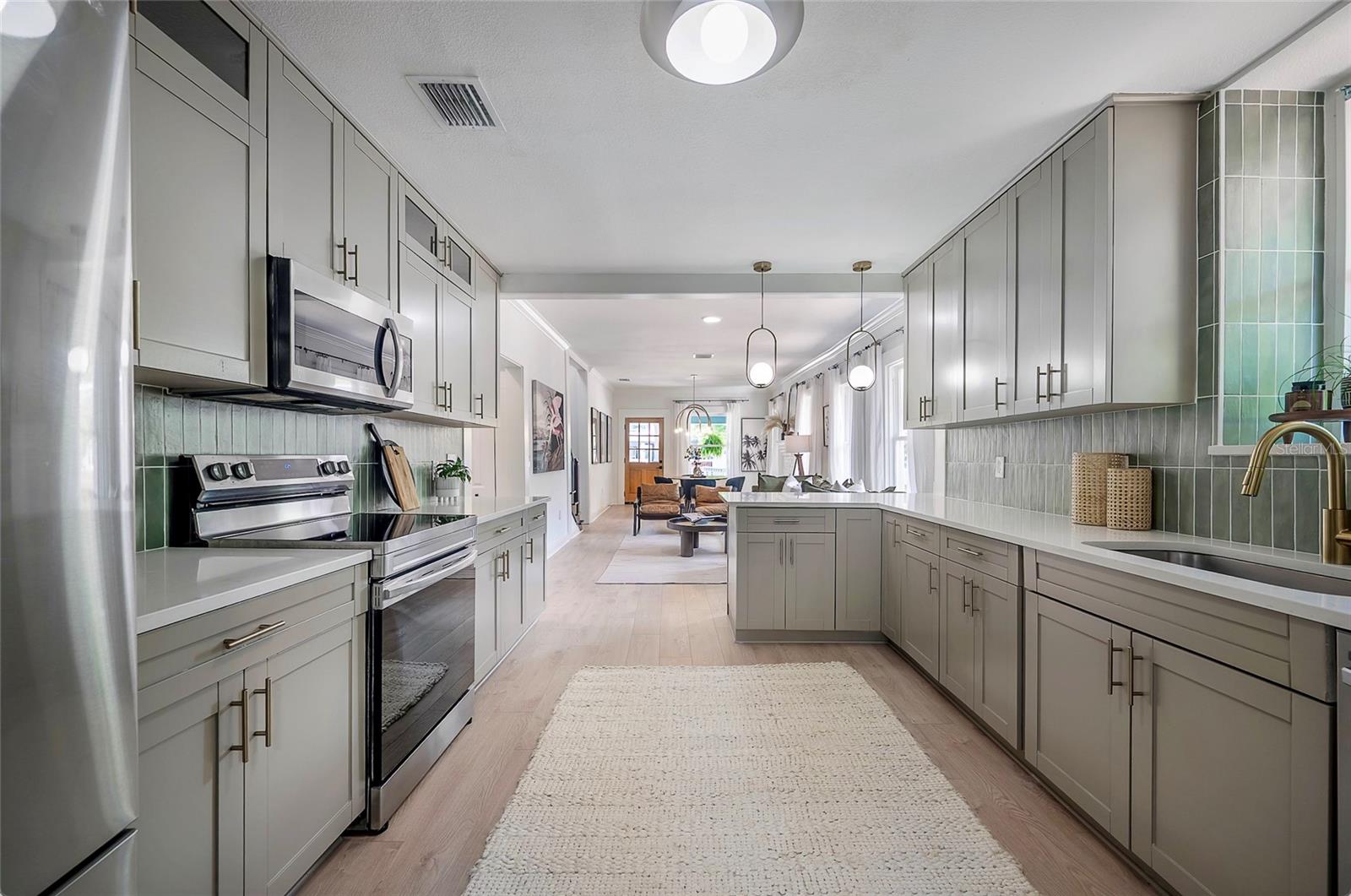 Image 6 of 27 For 1203 33rd Avenue