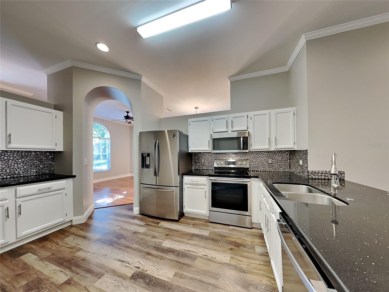 Image 6 of 16 For 18018 Palm Breeze Drive