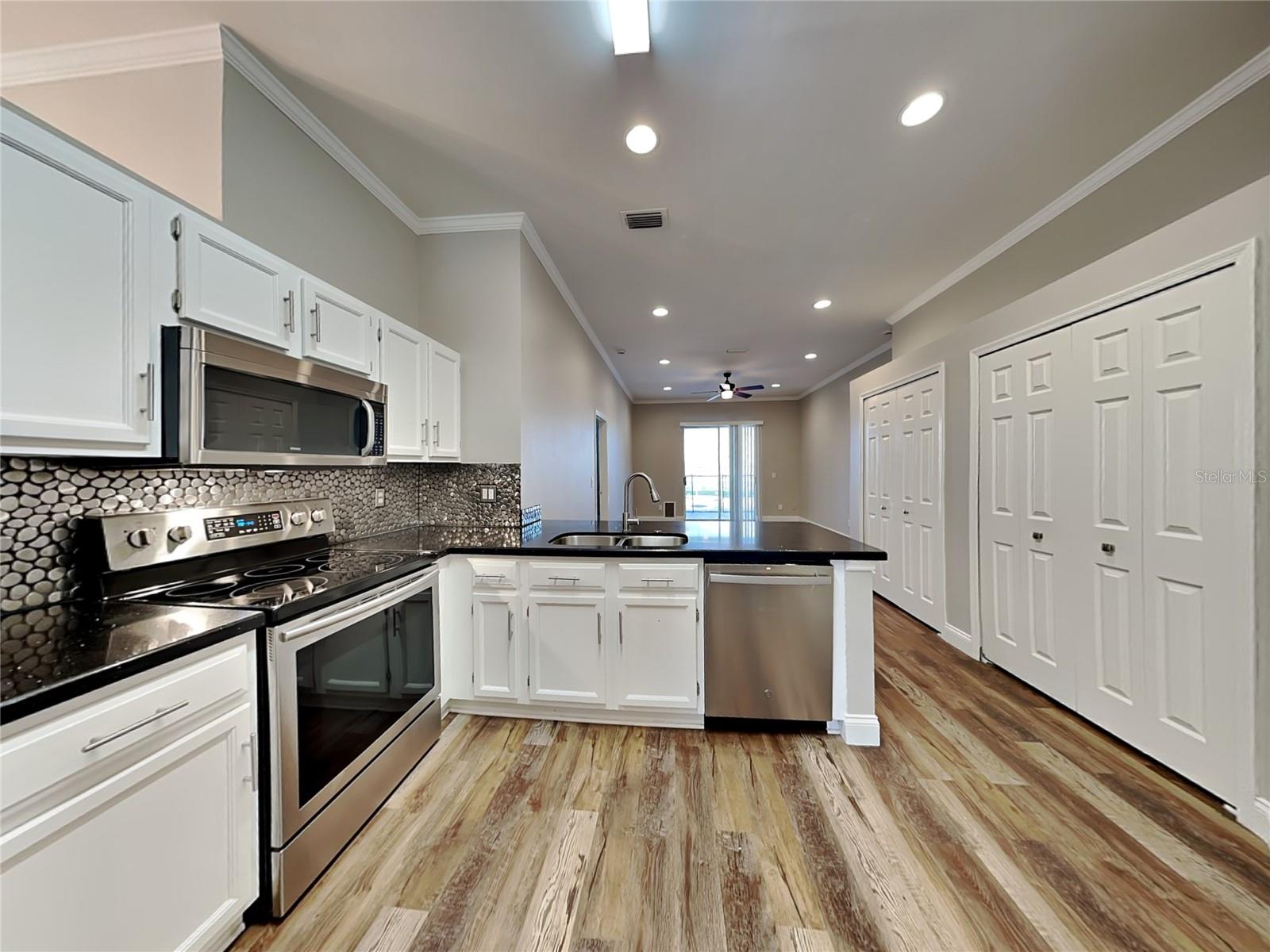 Image 7 of 16 For 18018 Palm Breeze Drive