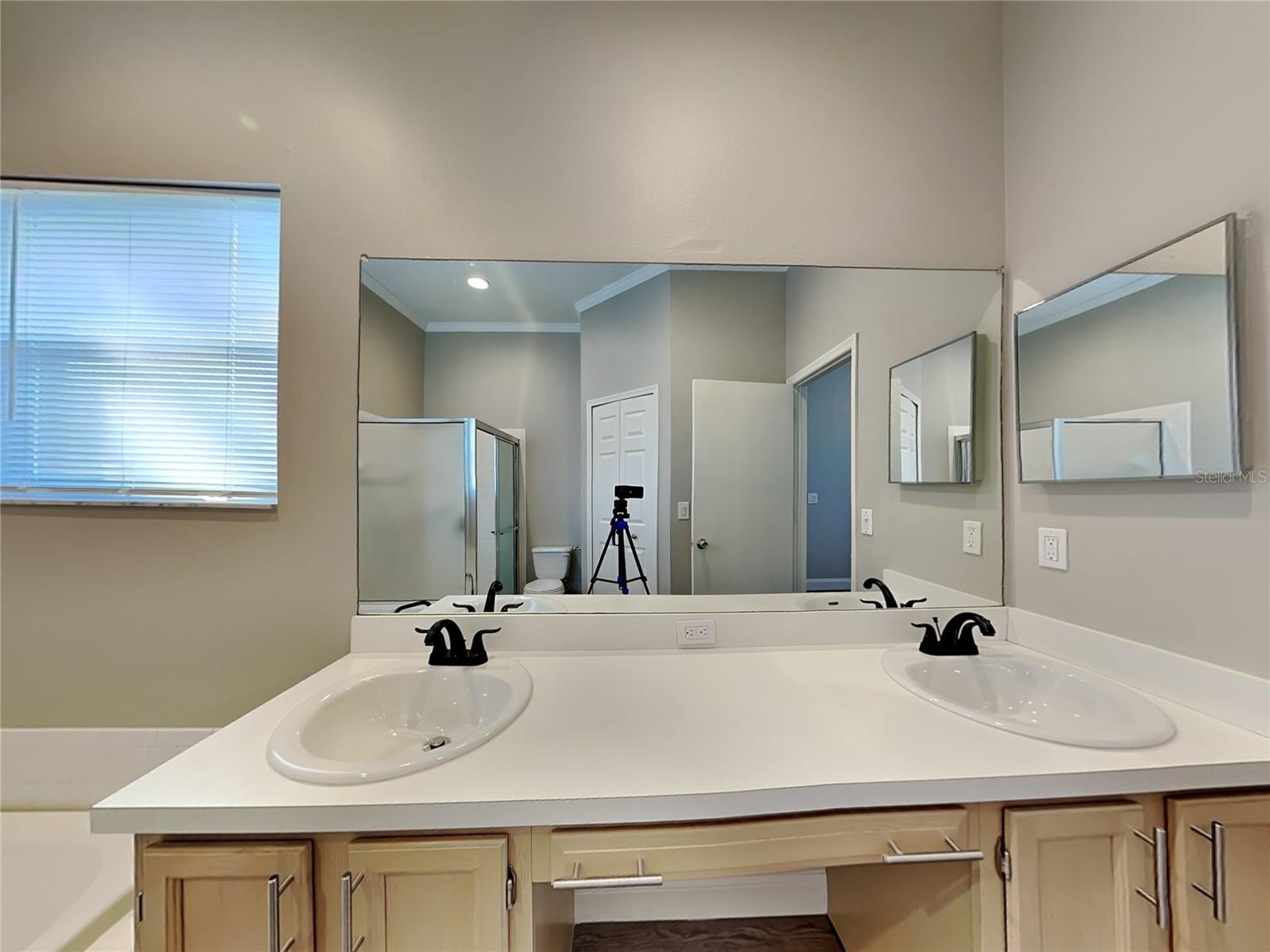 Image 9 of 16 For 18018 Palm Breeze Drive
