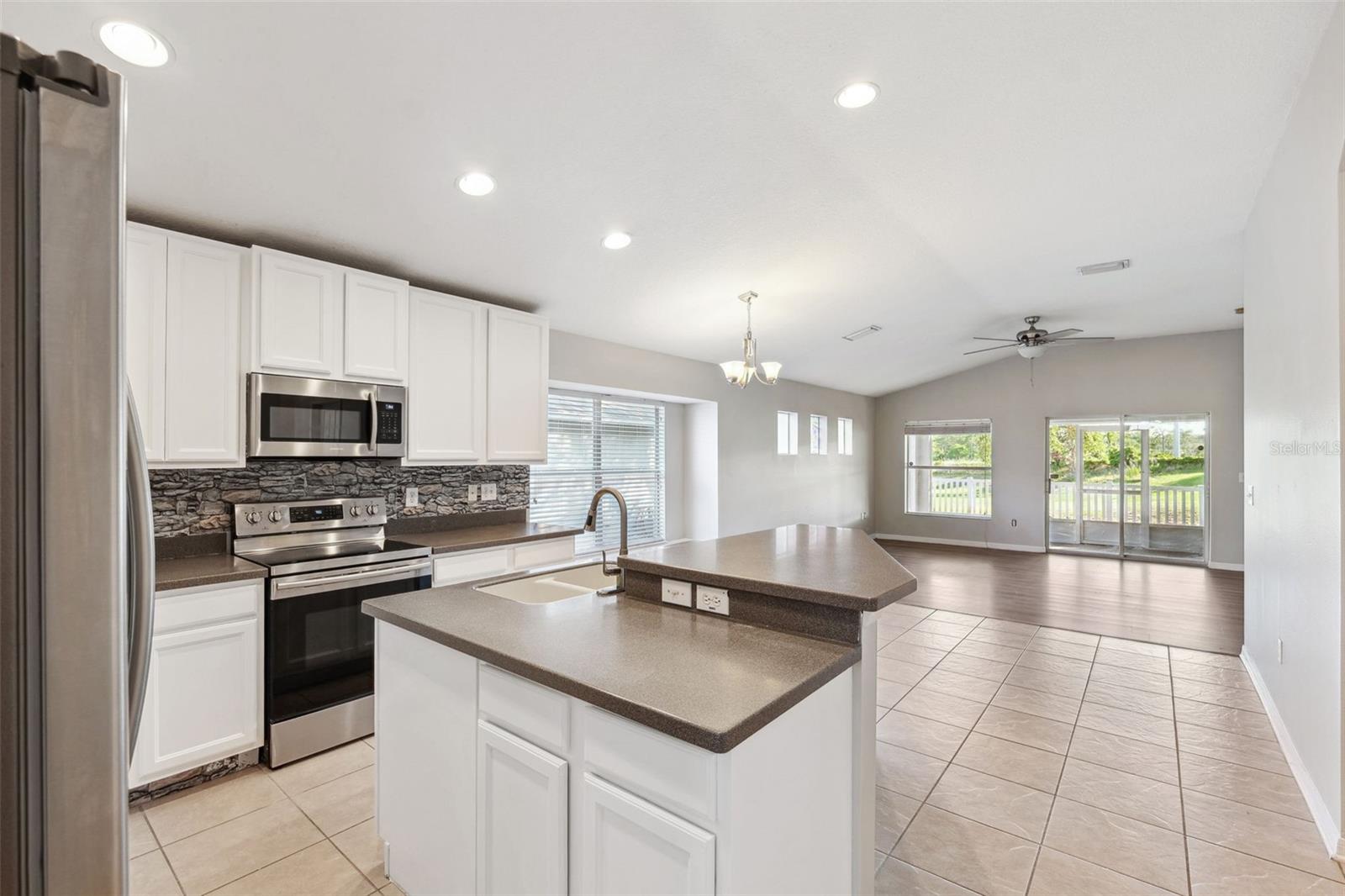 Image 8 of 31 For 9479 Southern Charm Circle