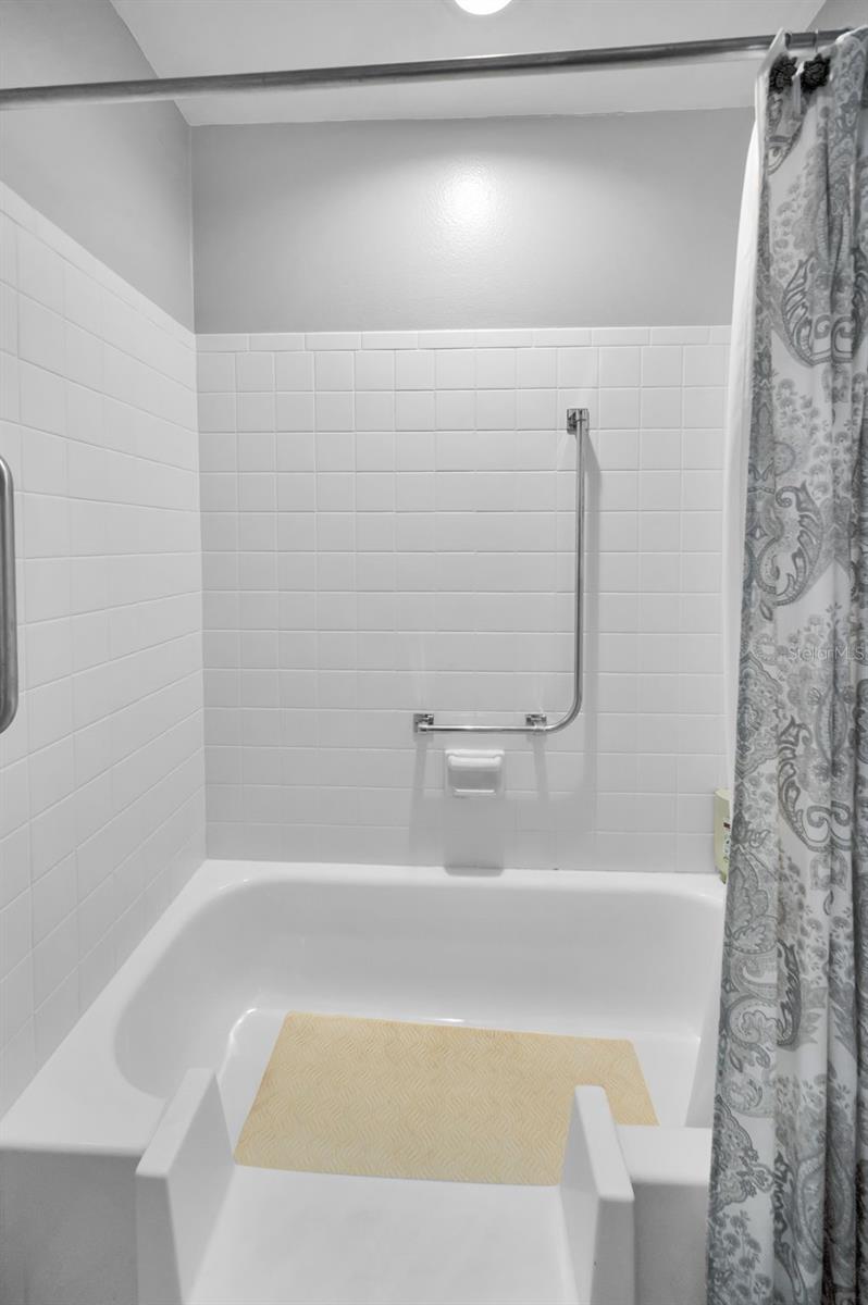 Image 20 of 49 For 3126 Highlands Boulevard 3126