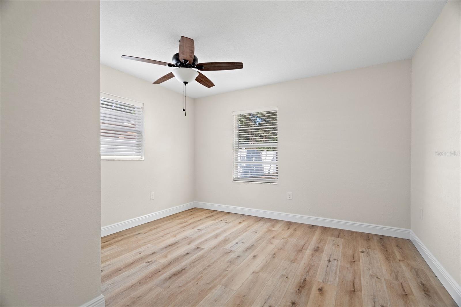 Image 17 of 31 For 4549 Ontario Drive