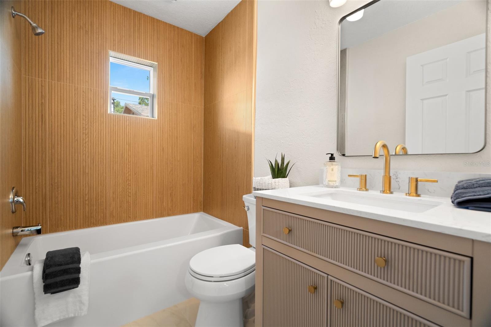 Image 19 of 31 For 4549 Ontario Drive