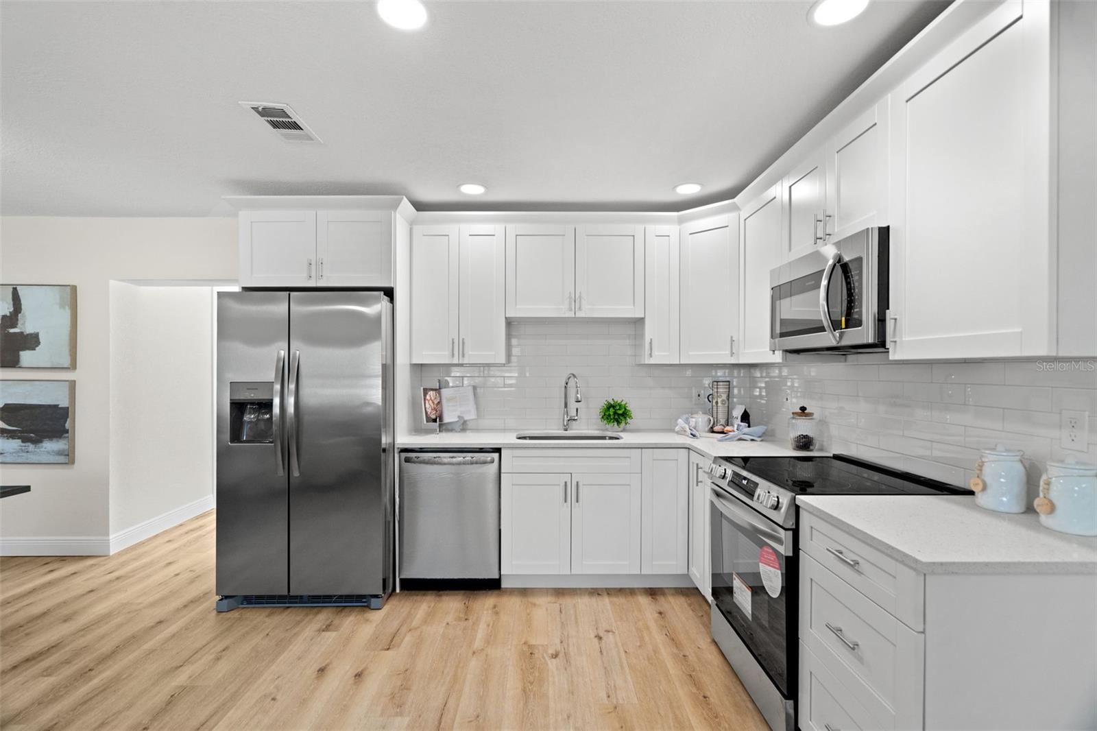 Image 4 of 31 For 4549 Ontario Drive