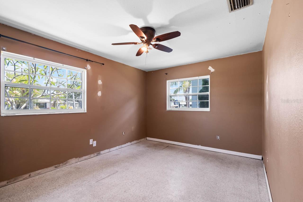 Listing photo id 11 for 6208 Florida Circle E