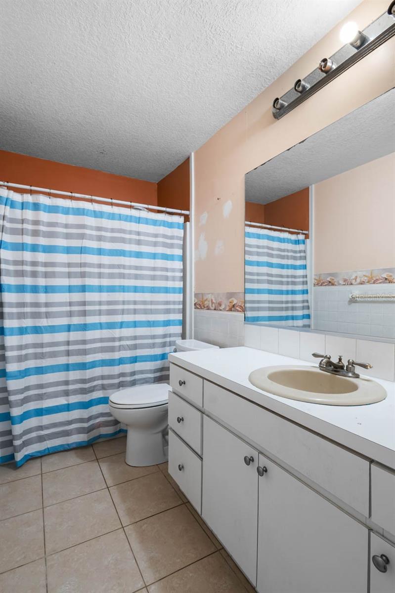 Listing photo id 12 for 6208 Florida Circle E